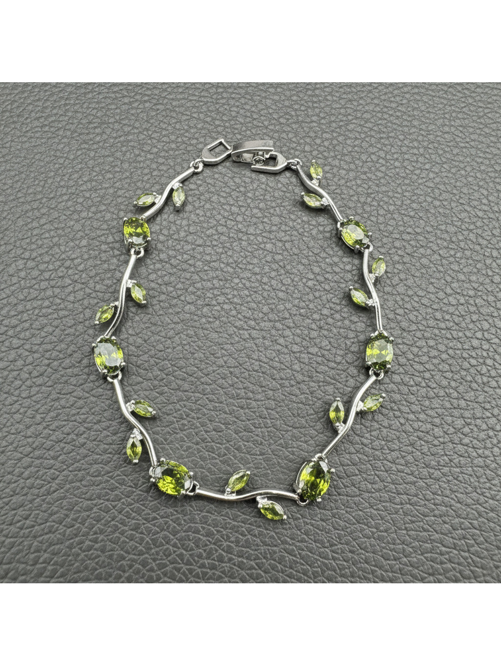 candy+clover peridot green crystal tulip vine 14k white gold plated bracelet